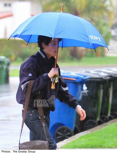 jonas-bros - Nick Jonas Blue Umbrella