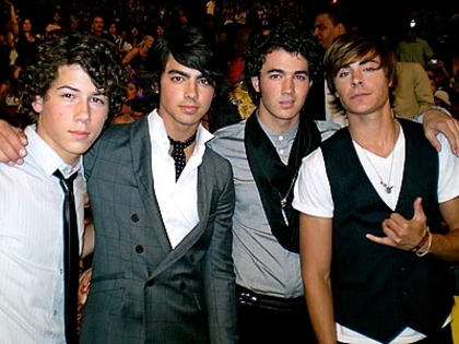 Jonas Brothers And Zac Efron