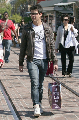 Joe Jonas Garbo and friend shopping