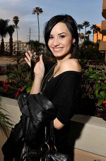 demilovato_net-hboluxurylounge2-0010