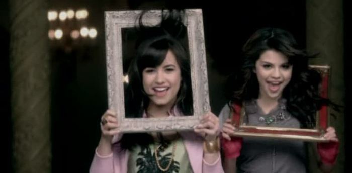 20834216_XXCGZEWIJ - One And The Same Selelena Gomez And Demi Lovato