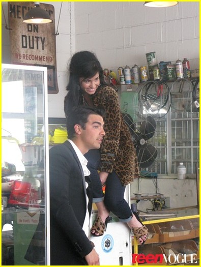 joe-jonas-demi-lovato-teen-vogue-14