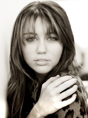 miley-cyrus-733270l-poza