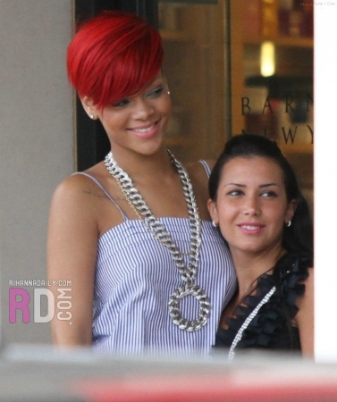 normal_002 (2) - x - Rihanna - x