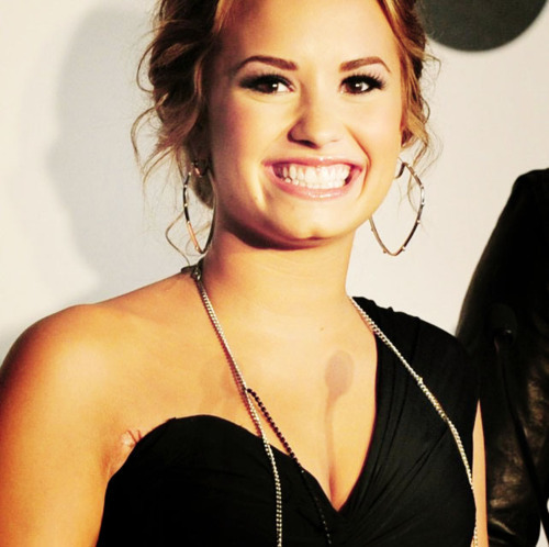 Demi_Lovato <33