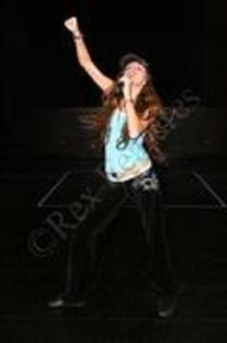 17447827_TWBNDBTTE - miley cyrus The Cheetah Girls Everlife Tour 2006 primul turneu al lui miley septembrie repetitii