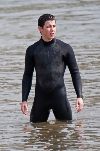 -Out-on-the-set-of-JONAS-in-Malibu-CA-3-01-nick-jonas-10684676-341-512 - yaaay-nick on the set of JONAS season 2-i think is hooot