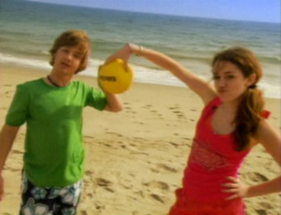 miley-verb-yellow-ball-commercial2 - Milezz-Pictures with her