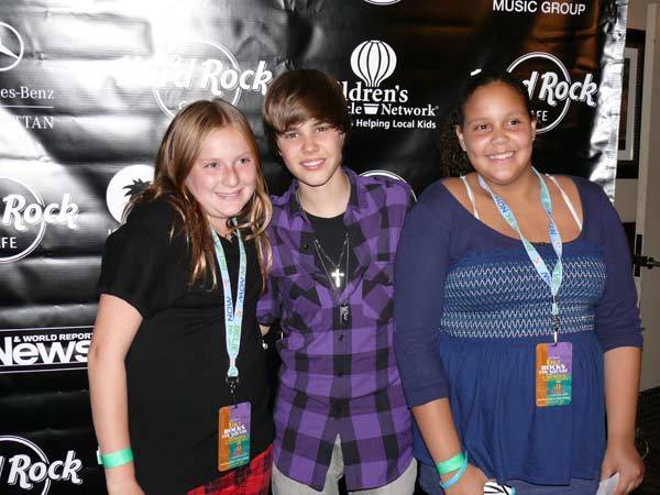 justin bieber 5 - X_Justin_Bieber_With_Fans_And_Friends_x