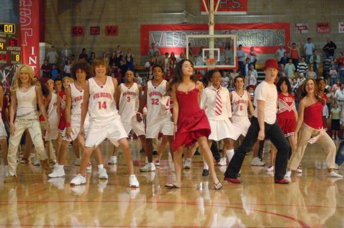 ashleymtisdale_com-highschoolmusical-stills007