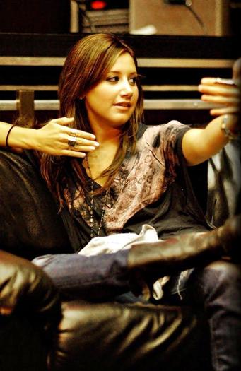 Ashley_Tisdale_1241080537_4 - ashley tisdale