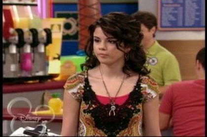 2-25-Cast-Away-To-Another-Show-Screencap-selena-gomez-7393941-400-266