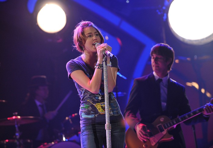 miley-cyrus_COM-americanidol-2009-018