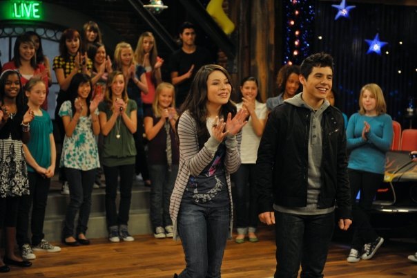 Miranda Cosgrove And David Archuleta (6) - I am back