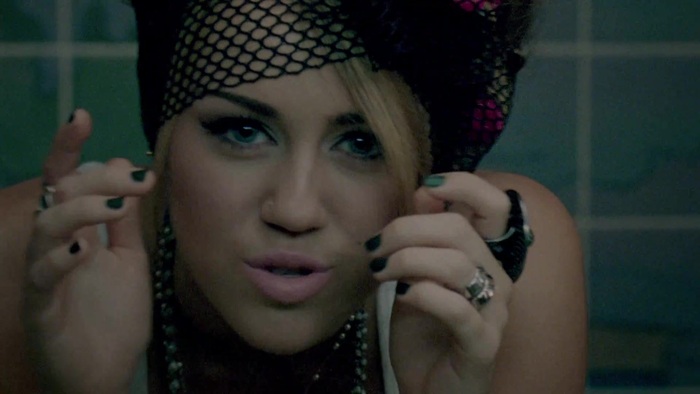 Miley Cyrus - Who Owns My Heart 0326