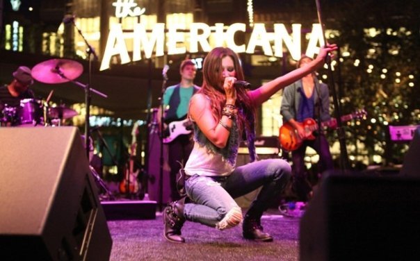 8 - x - The Americana Show - x