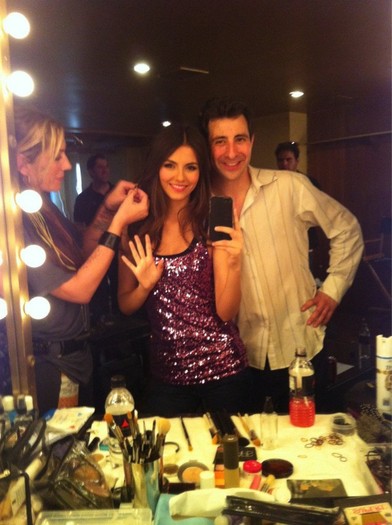 About to hit the stage! Here with my music manager Jonathan and hair & make up artist Tamara. :{)