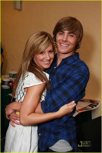 zac-efron-ashley-tisdale-keep-cl-1