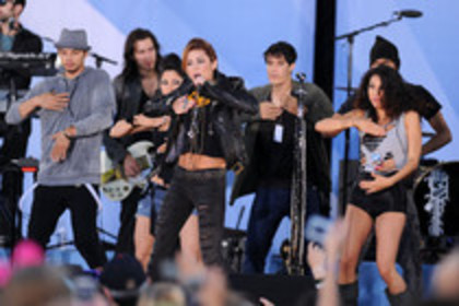 17025027_AOKYYWVJH - Miley Cyrus Performs On ABC s Good Morning America-June 18 2010
