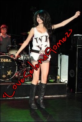 Selena Gomez in Concert (10)