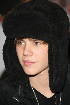 normal_Justin+Bieber+Meets+Fans+Citadium+yOQjRleTSodl - justin bieber 21-02-2010
