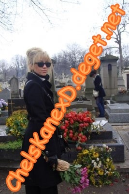 On the way to Jim Morrison\'s grave