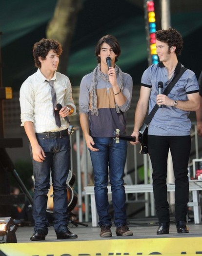 The Jonas Brothers Perform On ABC's Good Morning America (9)