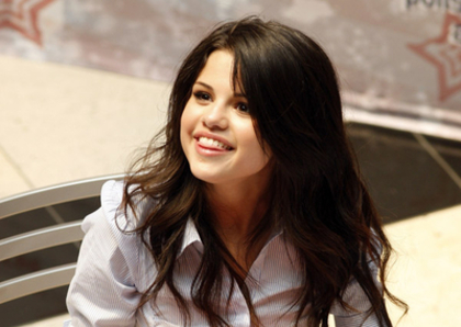 Signing Autographs At Glendale Galleria (2)