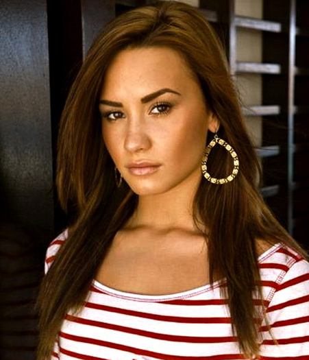 Demi-Lovato - competition 2