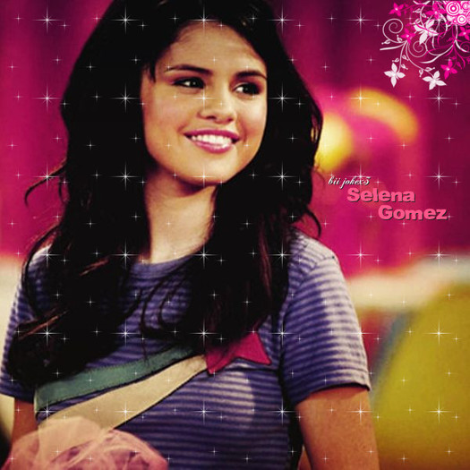 35853250_APCYYUEMF - Selena Gomez Glittery Photos