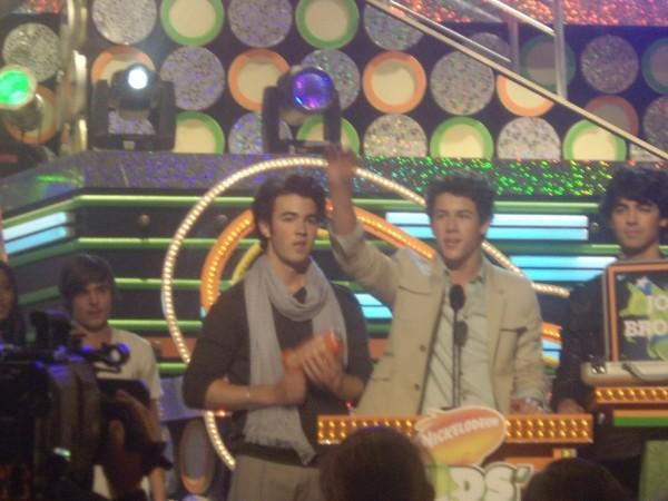 The JoBros accepting their award