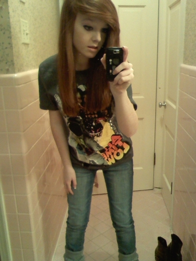 Ignore the face haha, but I\'m lovin the shirt!!