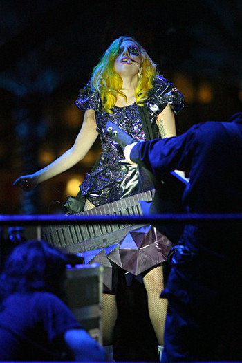 MonsterBall Tour1