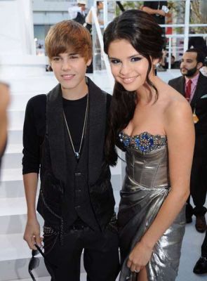 normal_037 - Selena Gomez Award Shows 2O1O September 12 MTV Video Music Awards
