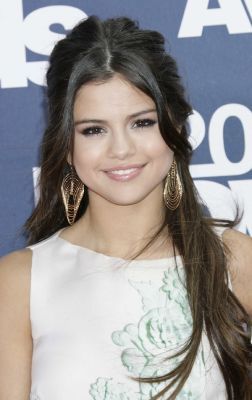 normal_026 - Selena Gomez Award Shows 2O11 June O5 MTV Movie Awards