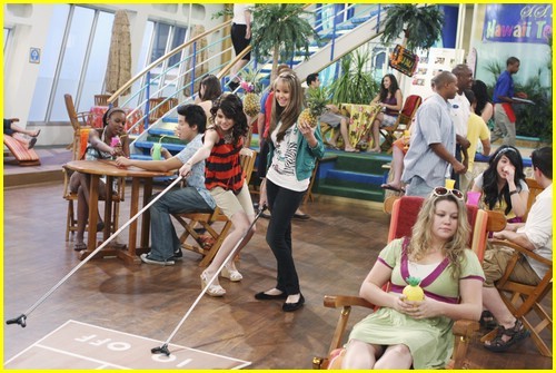 jake-austin-dylan-sprouse-bubbles-17 - The Suite Life On Deck