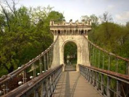 podul din parcul romanescu