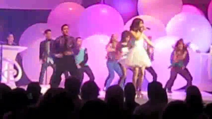 SELENA GOMEZ Performs Live with BELLA. ZENDAYA and Entire SHAKE IT UP Cast! 051