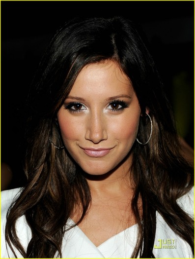 ashley-tisdale-cw-party-12