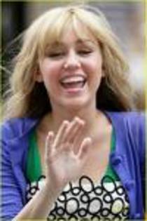 imagesCAS1ASDR - cool picture of Hannah Montana