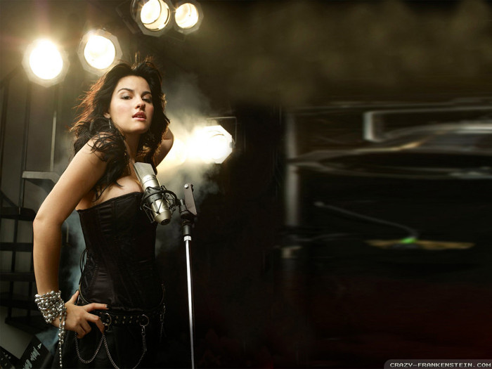 maite-perroni-singing-wallpapers-1600x1200