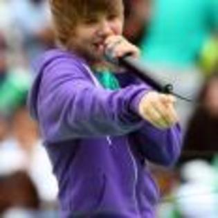 Justin_Bieber_1267178377_4