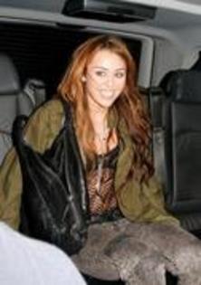 16075584_DZGHEMKHB - Miley Cyrus super style