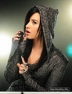 remeber-december-music-video-pics-demi-lovato-8853088-92-120