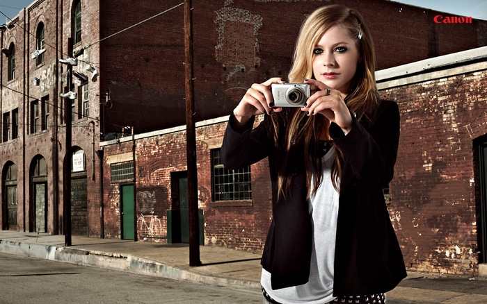 Avril Lavigne make a photo