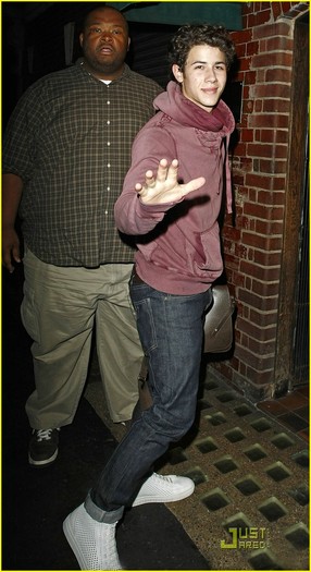 nick-joe-jonas-m-cafe-09 - Nick-out at queens theatre London