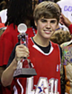 thumb_nbaallstar_1 - Justin plays basketball