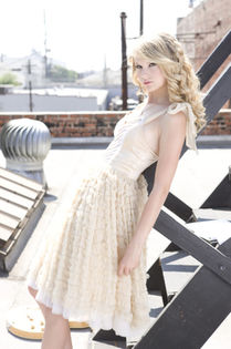 taylor-swift-744738l-poza