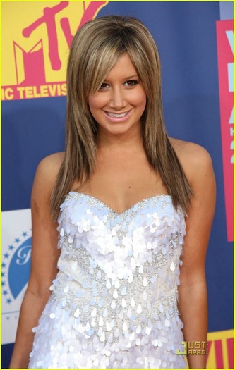 Ashley-at-VMA-s-ashley-tisdale-2279862-776-1222