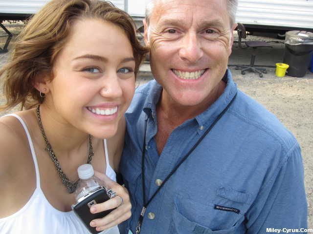 Miley-Cyrus_COM_OntheSet_004 - A part of my pics with Miley